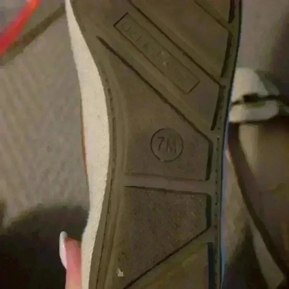 Liz Claiborne flats - Picture 4 of 10